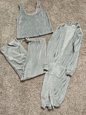 Danskin Women's 3-Piece Cozy Sleepwear Set in Light Gray